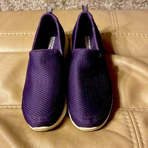 Skechers goga max slip ons in purple, women’s size 8, worn once